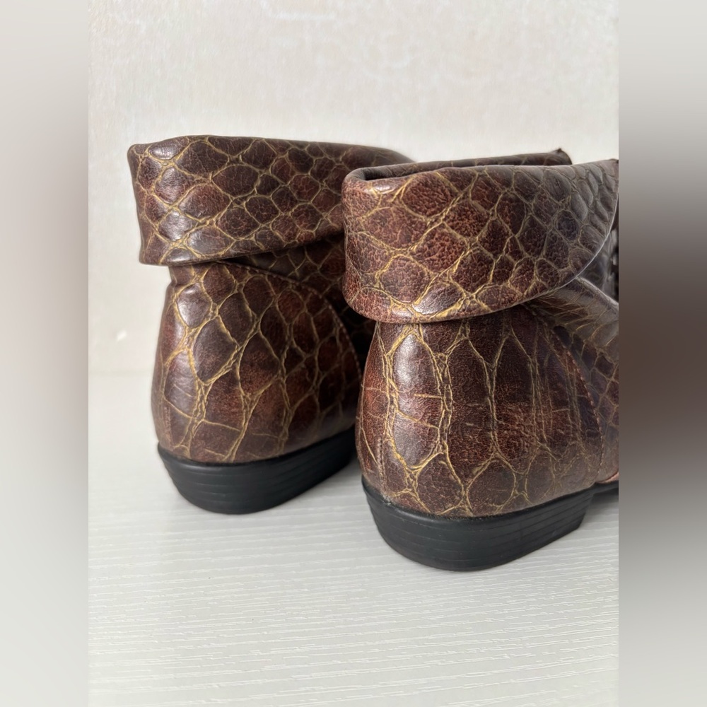 Comfortview | Brown Crocodile Textured Boots| Size 7M - Picture 3 of 6